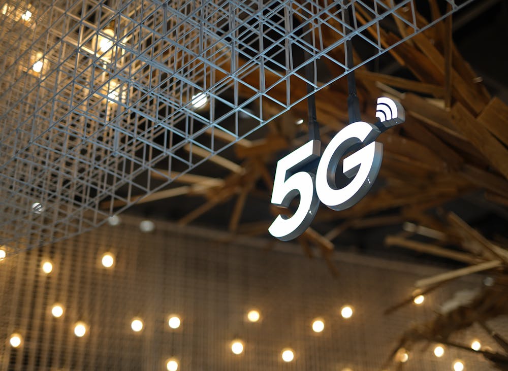 advantages and disadvantages of 5G
